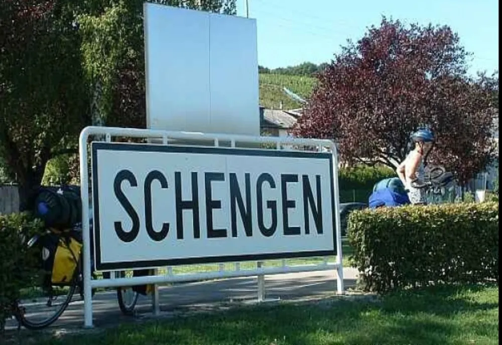 Noi reguli la intrarea în Spațiul Schengen. Turiștii din afara UE ar putea aștepta mai mult la frontieră