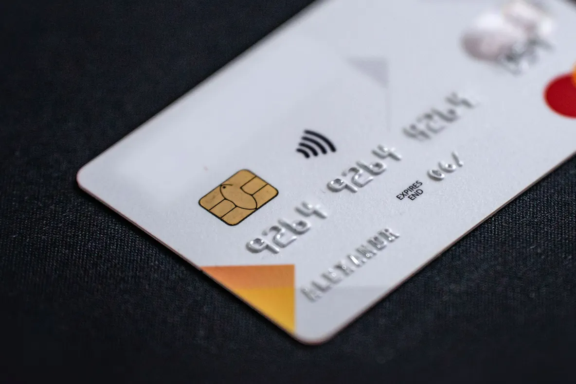 Carduri bancare expirate pot fi folosite pentru plăți neautorizate, arată un studiu