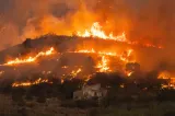 Incendiile fac ravagii în Spania. Peste 12.000 de hectare au fost mistuite de flăcări, risc ridicat de extindere