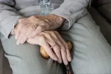 Româncă din Spania, condamnată după ce a păcălit un bărbat de 82 de ani și i-a luat aproape 400.000 de euro