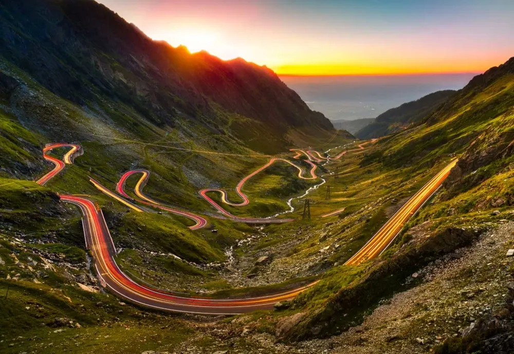 Transfăgărășan și Transalpina rămân deschise și după 30 octombrie