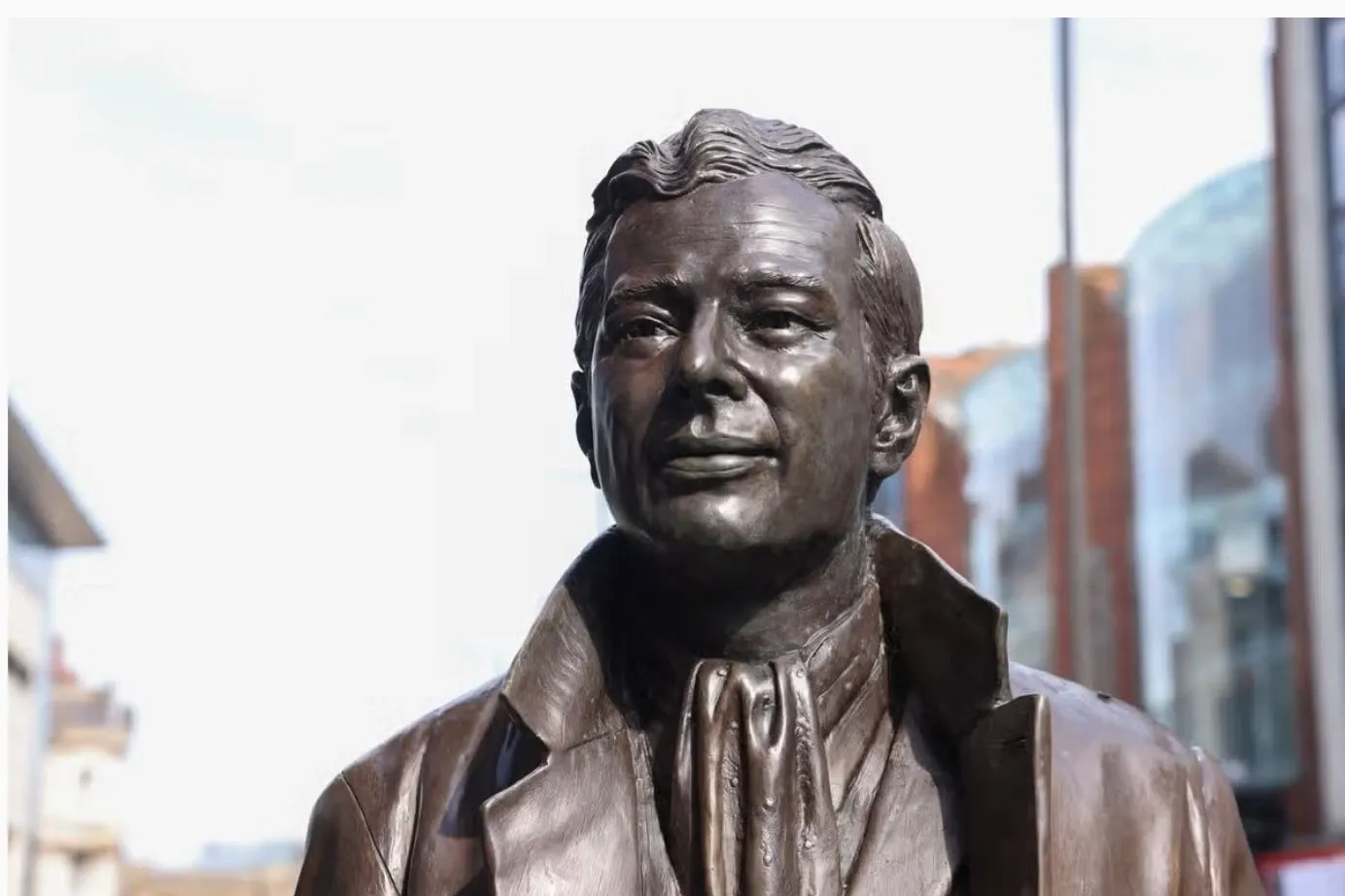 Statuia lui Brian Epstein 