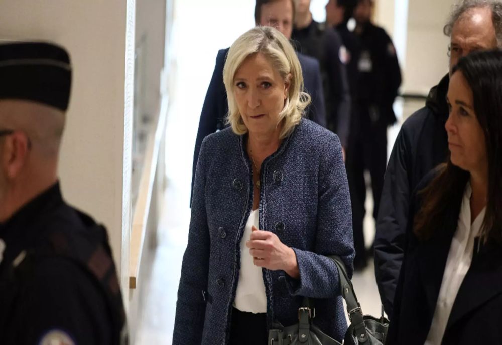 TRIBUNALUL DIN PARIS CONDAMNĂ 9 DEPUTAȚI EUROPENI DIN RN, INCLUSIV PE MARINE LE PEN, PENTRU DETURNARE DE FONDURI  